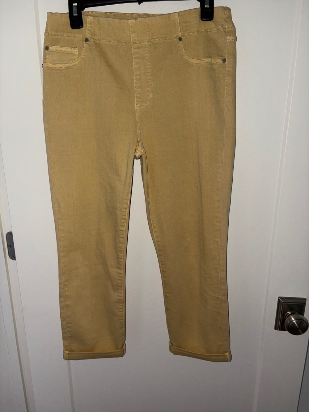 NWOT Liverpool Chloe capri jeans sz 8/29 XM7065F81 Mustard yellow